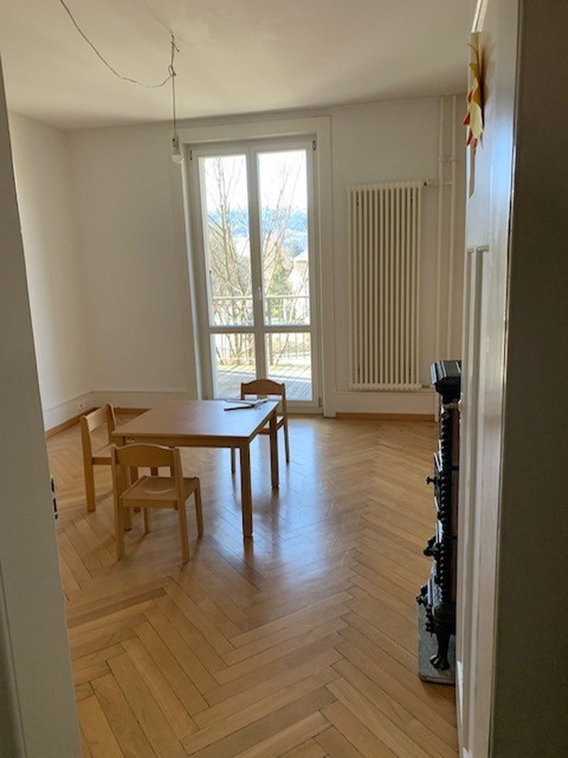 Wohnzimmer mit direktem Balkonzugang