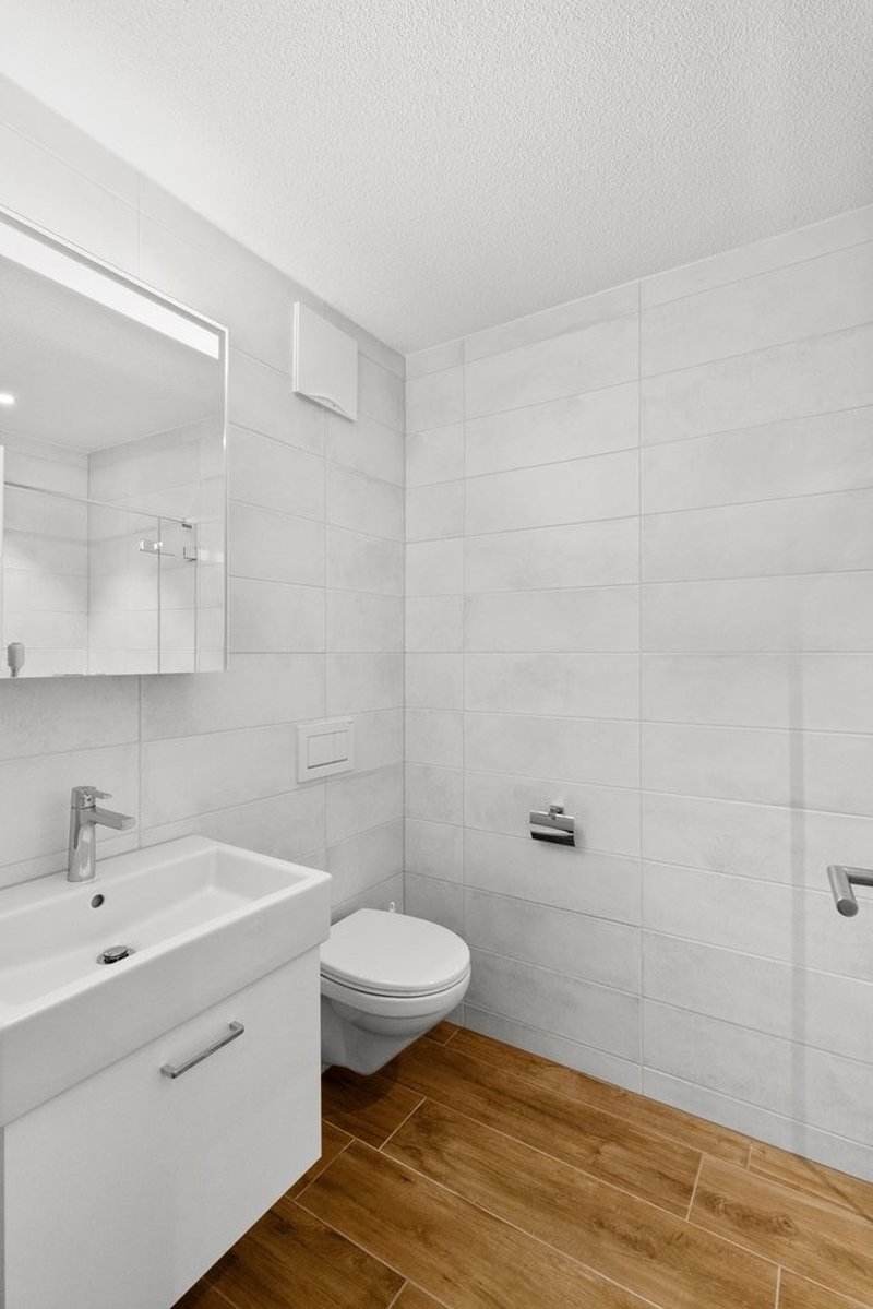 Badezimmer mit Dusche