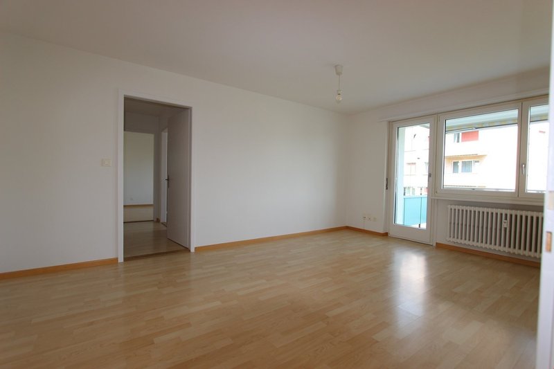 Wohnzimmer mit Balkon