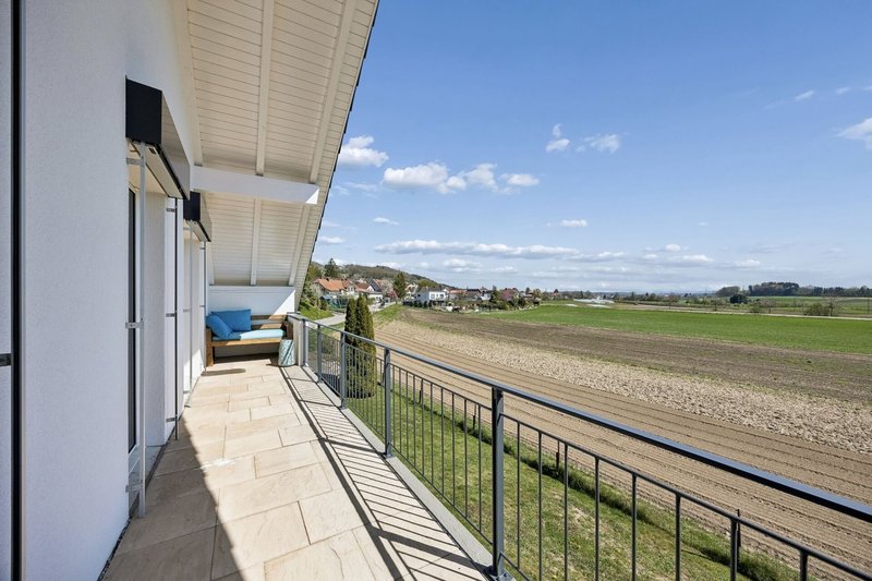 Balkon mit Berg- und Weitsicht