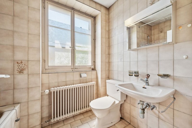 Badezimmer mit Badewanne