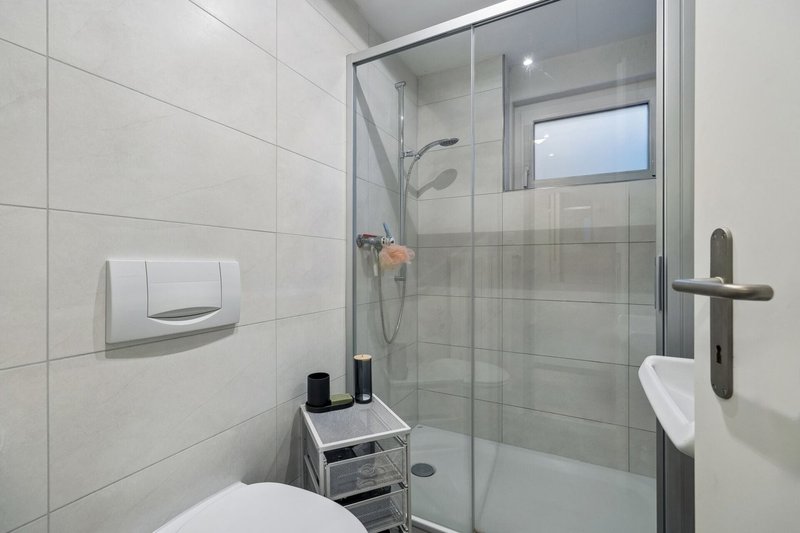 Badezimmer mit Dusche